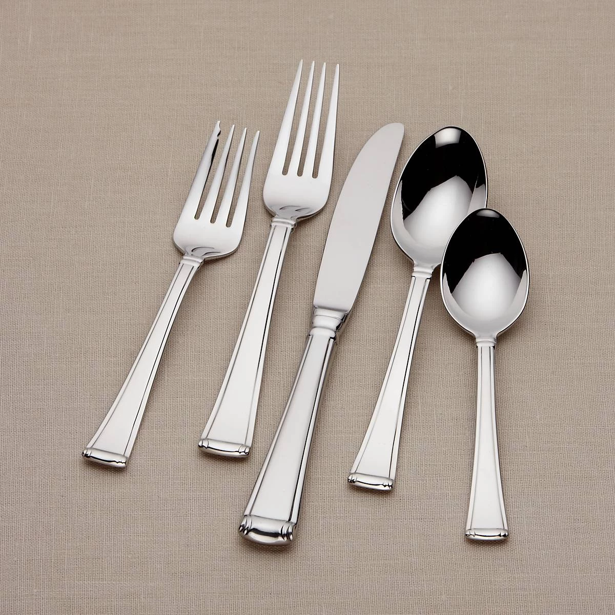 Gorham Column™ 5-piece Place Setting 3 Gorham Column™ 5-piece Place Setting